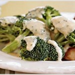 Ensalada de brócoli con salsa roquefort