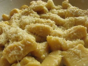 Gnocci de zapallo en salsa de espinaca