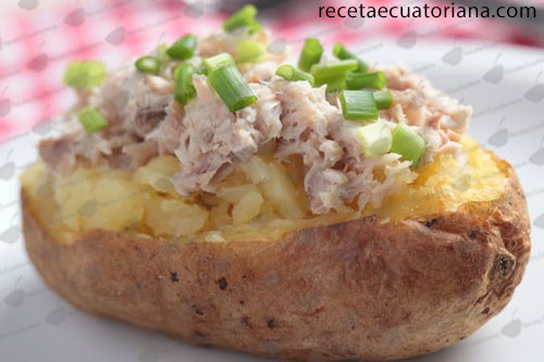 Papa Rellena  con Atún y Apio