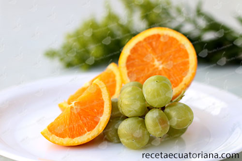 Naranja  con Uvas
